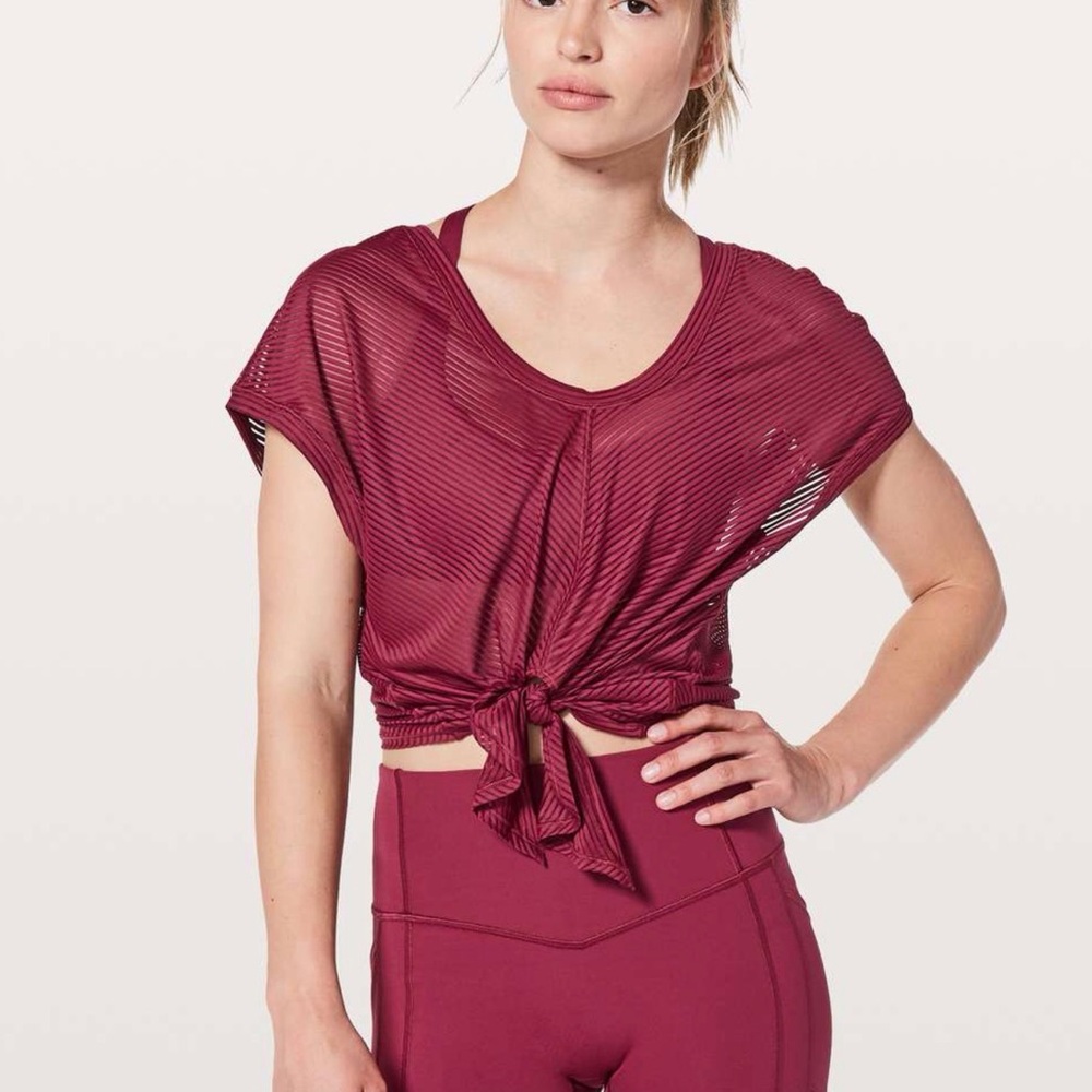 Lululemon Ahead By Miles Short Sleeve in Ruby Wine, size 8-10